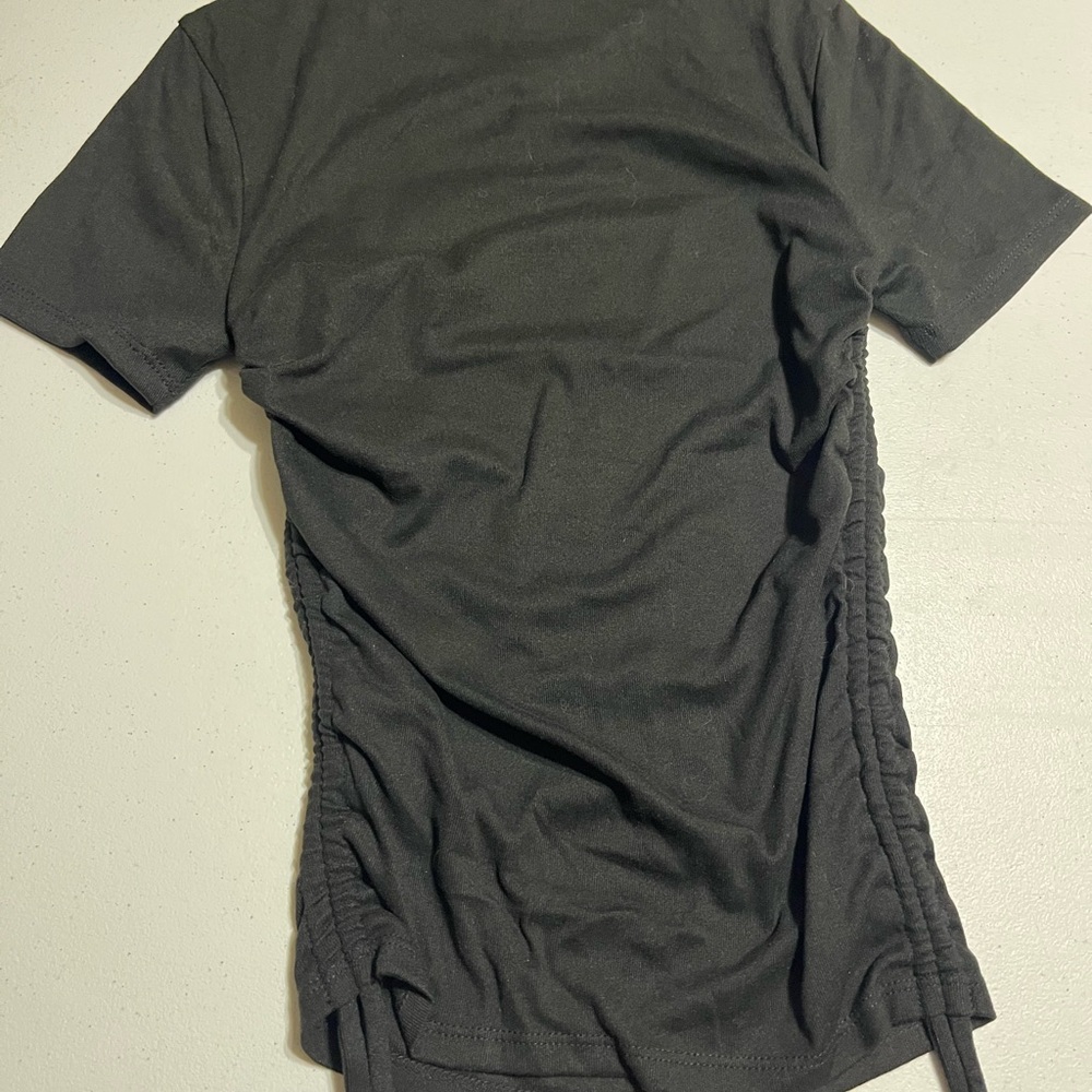 Black Ruched Cropped tee - Picture 2 of 5